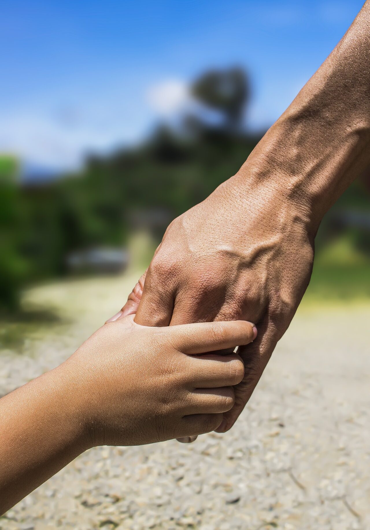 cropped-hand-in-hand-2070764_1920-1.jpg
